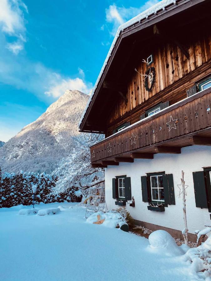 Forest Chalet, 15 Min To Salzburg Olt Town, And Most Beautiful Lakes, Secluded Location, 1,000 Sqm Garden, Mountainview, Panorama Sauna, Bath Whirlpool, Bbq&Bikes&Sunbeds For Free, Up To 10 P Голлинг-на-Хальцахе Экстерьер фото