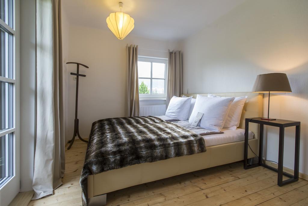 Forest Chalet, 15 Min To Salzburg Olt Town, And Most Beautiful Lakes, Secluded Location, 1,000 Sqm Garden, Mountainview, Panorama Sauna, Bath Whirlpool, Bbq&Bikes&Sunbeds For Free, Up To 10 P Голлинг-на-Хальцахе Номер фото