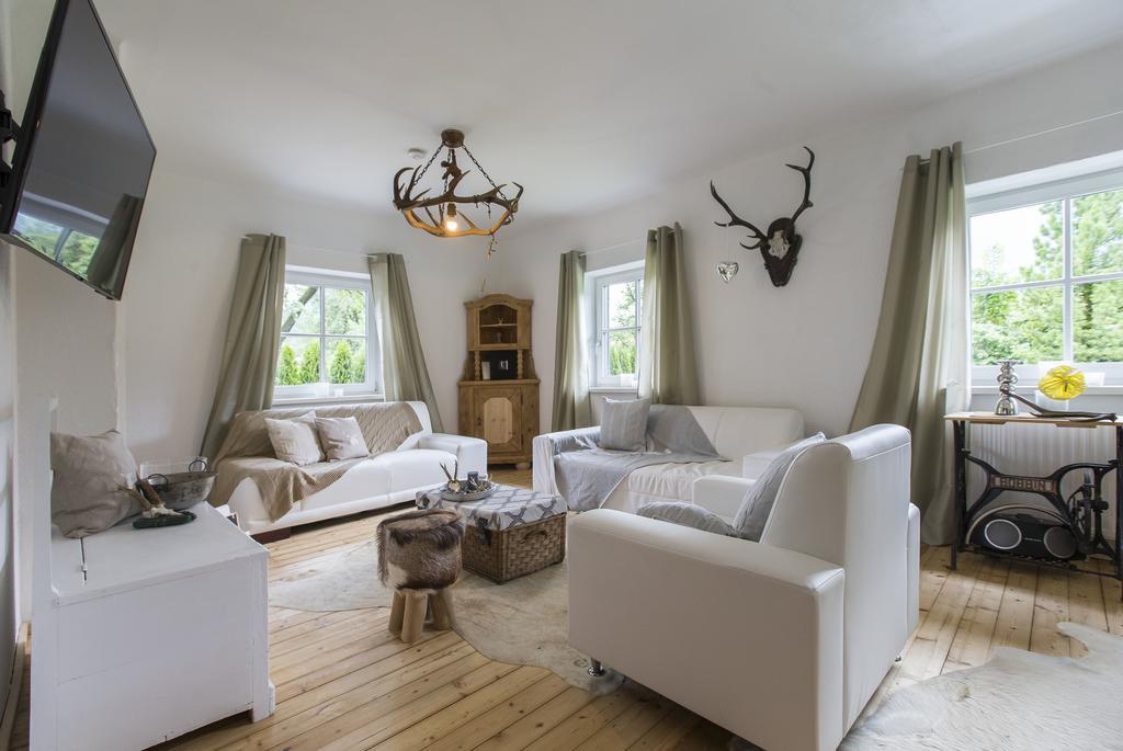Forest Chalet, 15 Min To Salzburg Olt Town, And Most Beautiful Lakes, Secluded Location, 1,000 Sqm Garden, Mountainview, Panorama Sauna, Bath Whirlpool, Bbq&Bikes&Sunbeds For Free, Up To 10 P Голлинг-на-Хальцахе Номер фото