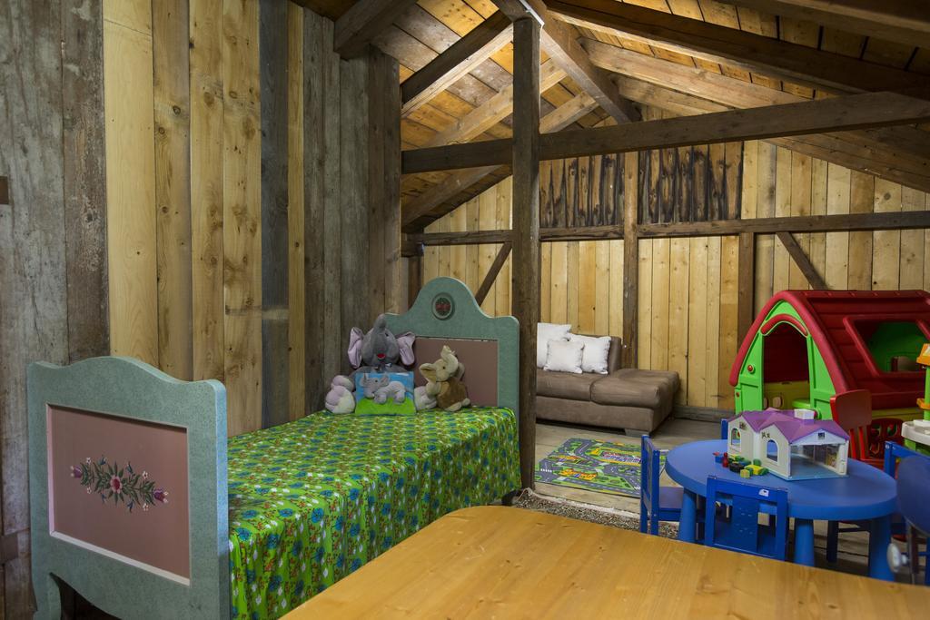Forest Chalet, 15 Min To Salzburg Olt Town, And Most Beautiful Lakes, Secluded Location, 1,000 Sqm Garden, Mountainview, Panorama Sauna, Bath Whirlpool, Bbq&Bikes&Sunbeds For Free, Up To 10 P Голлинг-на-Хальцахе Номер фото