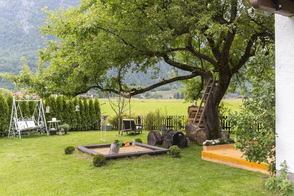 Forest Chalet, 15 Min To Salzburg Olt Town, And Most Beautiful Lakes, Secluded Location, 1,000 Sqm Garden, Mountainview, Panorama Sauna, Bath Whirlpool, Bbq&Bikes&Sunbeds For Free, Up To 10 P Голлинг-на-Хальцахе Экстерьер фото
