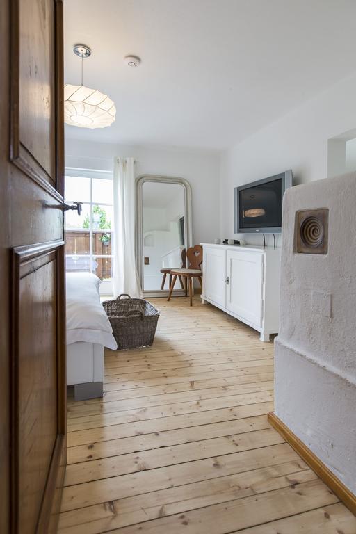 Forest Chalet, 15 Min To Salzburg Olt Town, And Most Beautiful Lakes, Secluded Location, 1,000 Sqm Garden, Mountainview, Panorama Sauna, Bath Whirlpool, Bbq&Bikes&Sunbeds For Free, Up To 10 P Голлинг-на-Хальцахе Номер фото