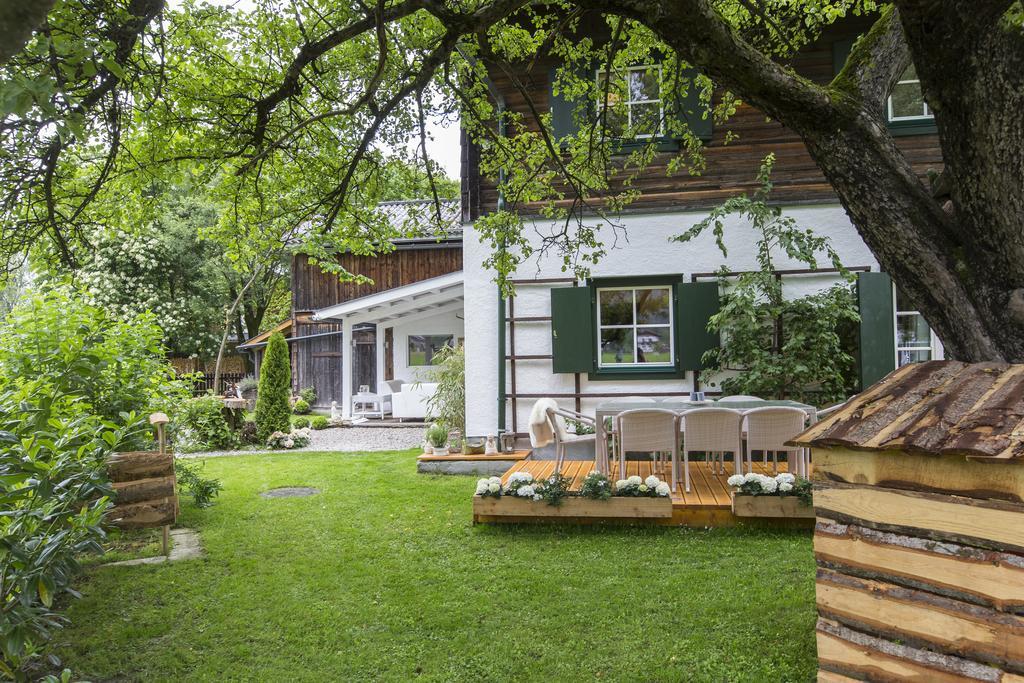 Forest Chalet, 15 Min To Salzburg Olt Town, And Most Beautiful Lakes, Secluded Location, 1,000 Sqm Garden, Mountainview, Panorama Sauna, Bath Whirlpool, Bbq&Bikes&Sunbeds For Free, Up To 10 P Голлинг-на-Хальцахе Экстерьер фото