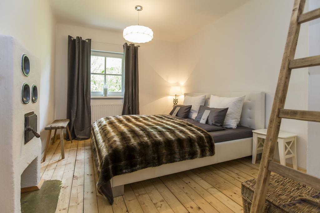 Forest Chalet, 15 Min To Salzburg Olt Town, And Most Beautiful Lakes, Secluded Location, 1,000 Sqm Garden, Mountainview, Panorama Sauna, Bath Whirlpool, Bbq&Bikes&Sunbeds For Free, Up To 10 P Голлинг-на-Хальцахе Номер фото