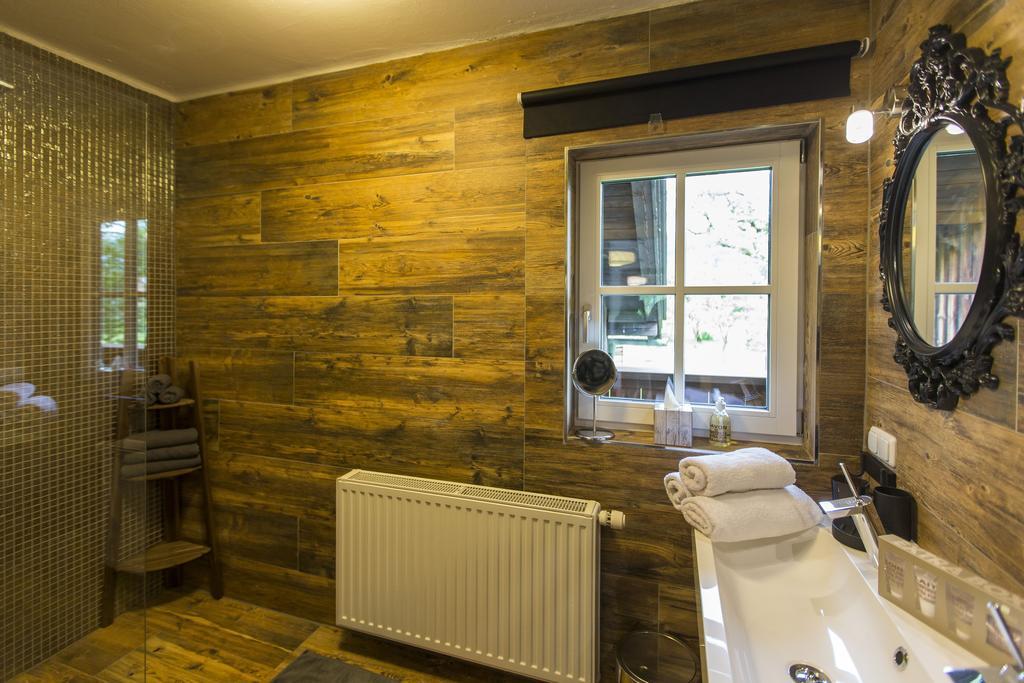 Forest Chalet, 15 Min To Salzburg Olt Town, And Most Beautiful Lakes, Secluded Location, 1,000 Sqm Garden, Mountainview, Panorama Sauna, Bath Whirlpool, Bbq&Bikes&Sunbeds For Free, Up To 10 P Голлинг-на-Хальцахе Номер фото