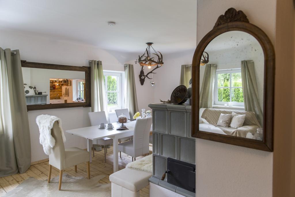 Forest Chalet, 15 Min To Salzburg Olt Town, And Most Beautiful Lakes, Secluded Location, 1,000 Sqm Garden, Mountainview, Panorama Sauna, Bath Whirlpool, Bbq&Bikes&Sunbeds For Free, Up To 10 P Голлинг-на-Хальцахе Номер фото