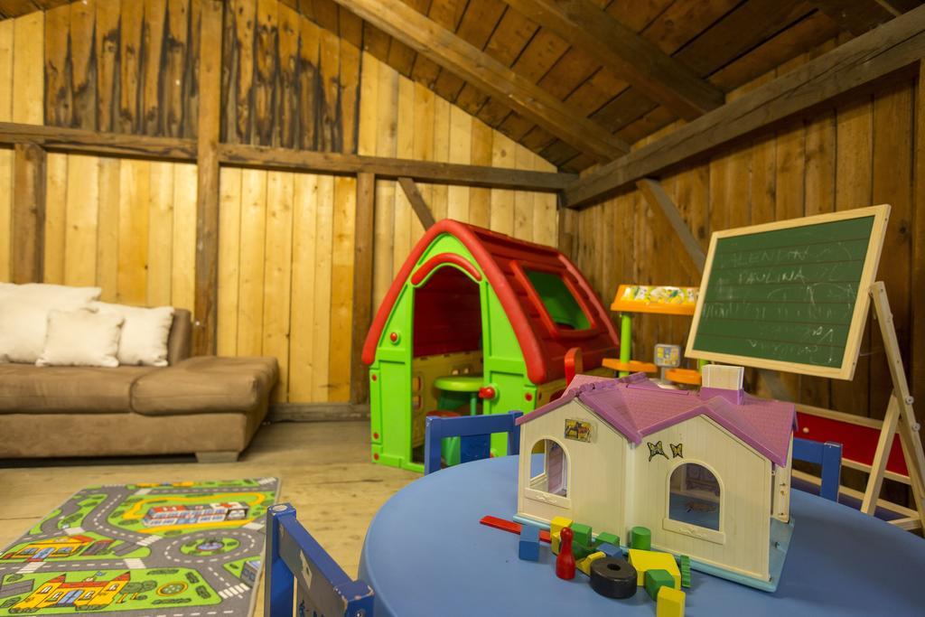 Forest Chalet, 15 Min To Salzburg Olt Town, And Most Beautiful Lakes, Secluded Location, 1,000 Sqm Garden, Mountainview, Panorama Sauna, Bath Whirlpool, Bbq&Bikes&Sunbeds For Free, Up To 10 P Голлинг-на-Хальцахе Номер фото